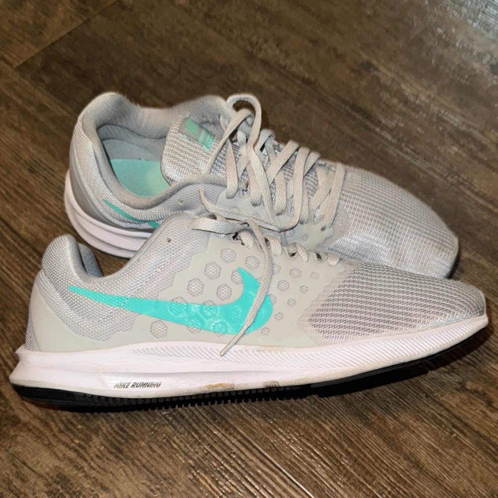 Nike Gray and Blue Athletic Shoes for Performance